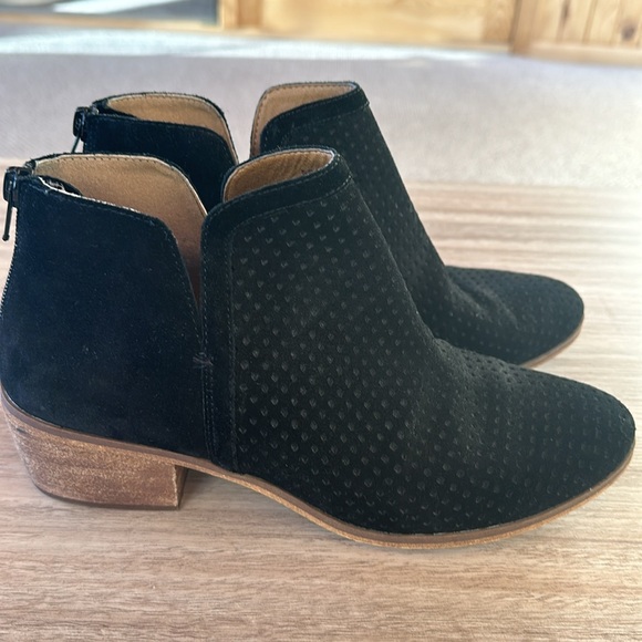 Susina Kyle perforated suede booties - Picture 2 of 10